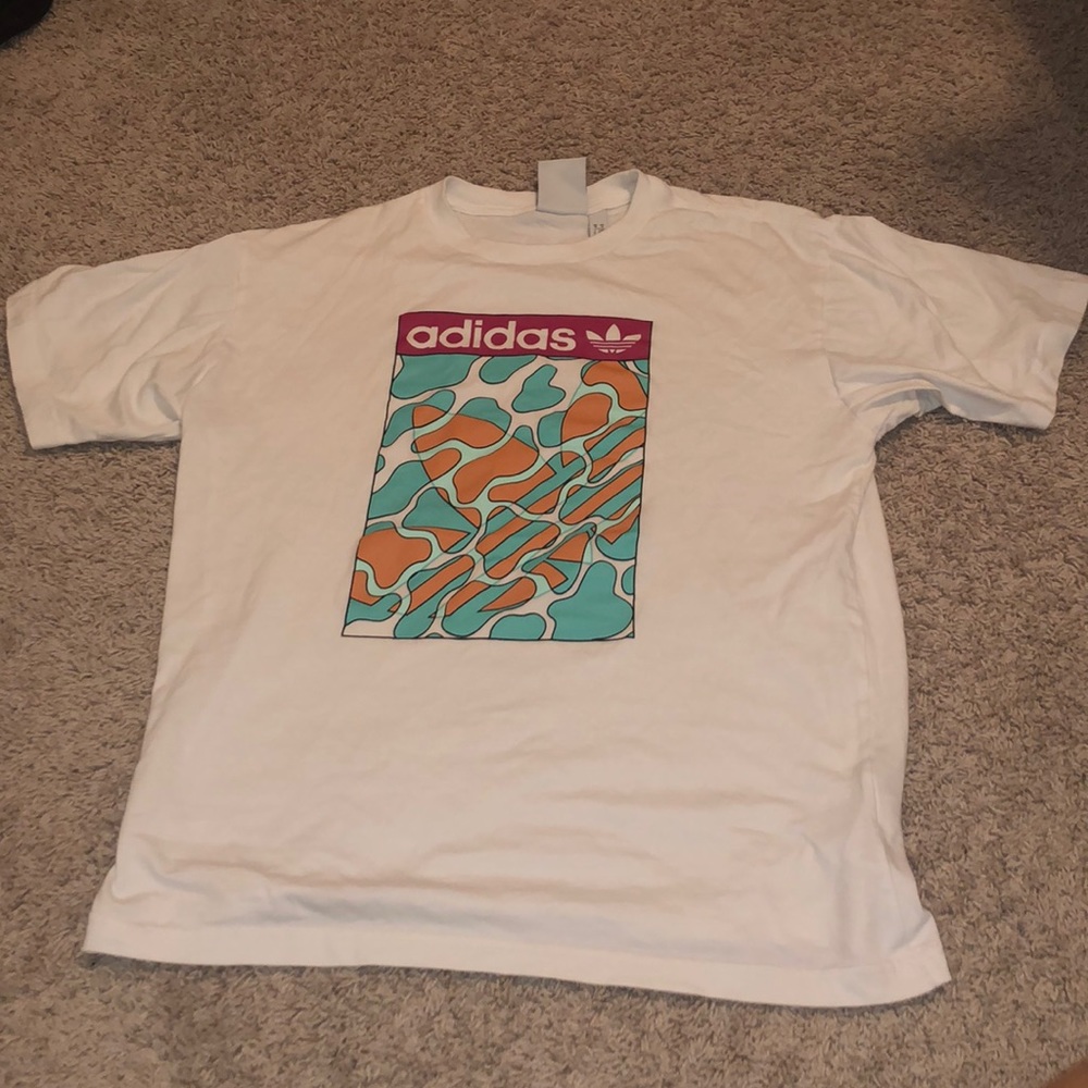 Adidas vintage tri fold graphic tshirt